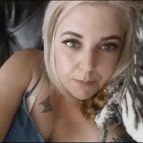 Meet your Posher, Kathy - Picture 2 of 2